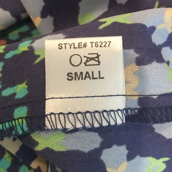 Sleeveless Aztec V-Neck Top - Picture 9 of 10